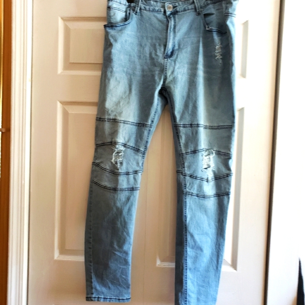 Men's distressed jeans